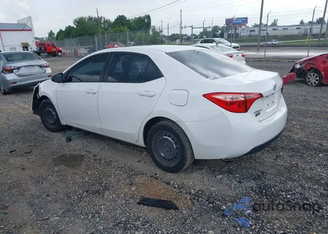 2018 Toyota Corolla Le z USA, uszkodzony, nr VIN 5YFBURHE2JP806219